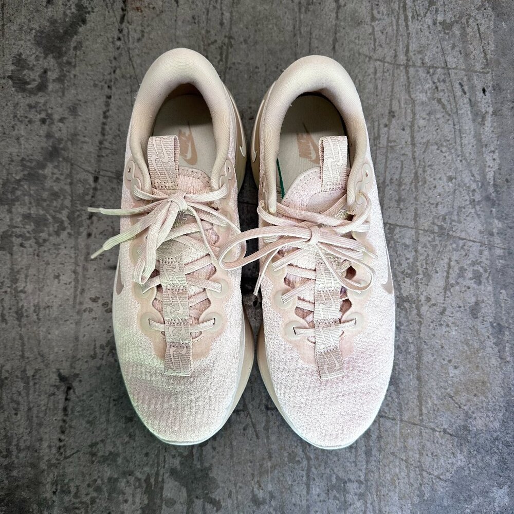 LIKE NEW! Worn Once! Nike Motiva Size 9 Women’s Shoes Pearl White/Sanddrift - Picture 4 of 4